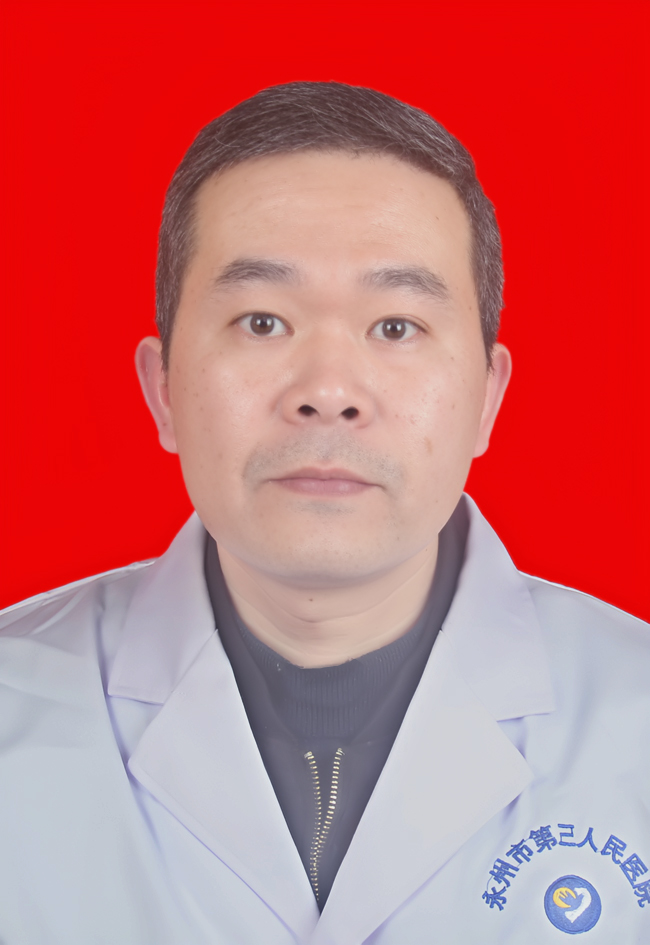 何斌