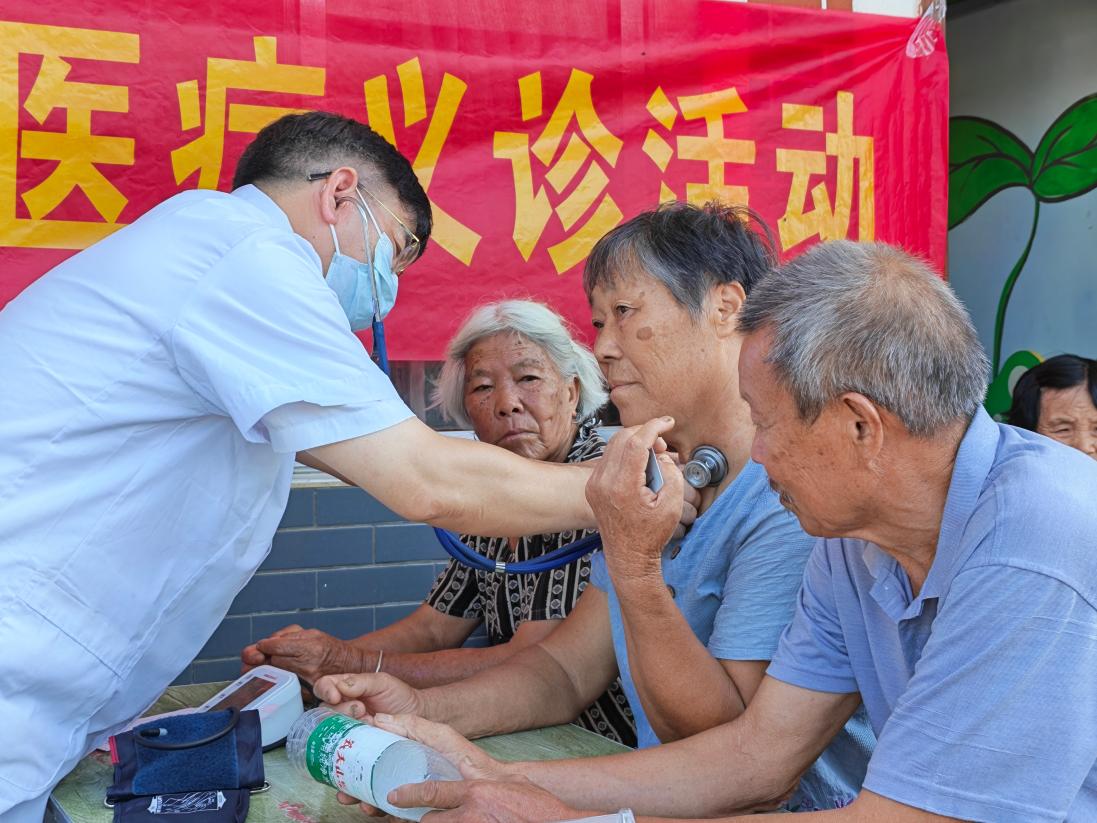 冷水滩区紧密型医共体建设│家门口看专家号——市三医院联合上岭桥镇卫生院开展巡回医疗