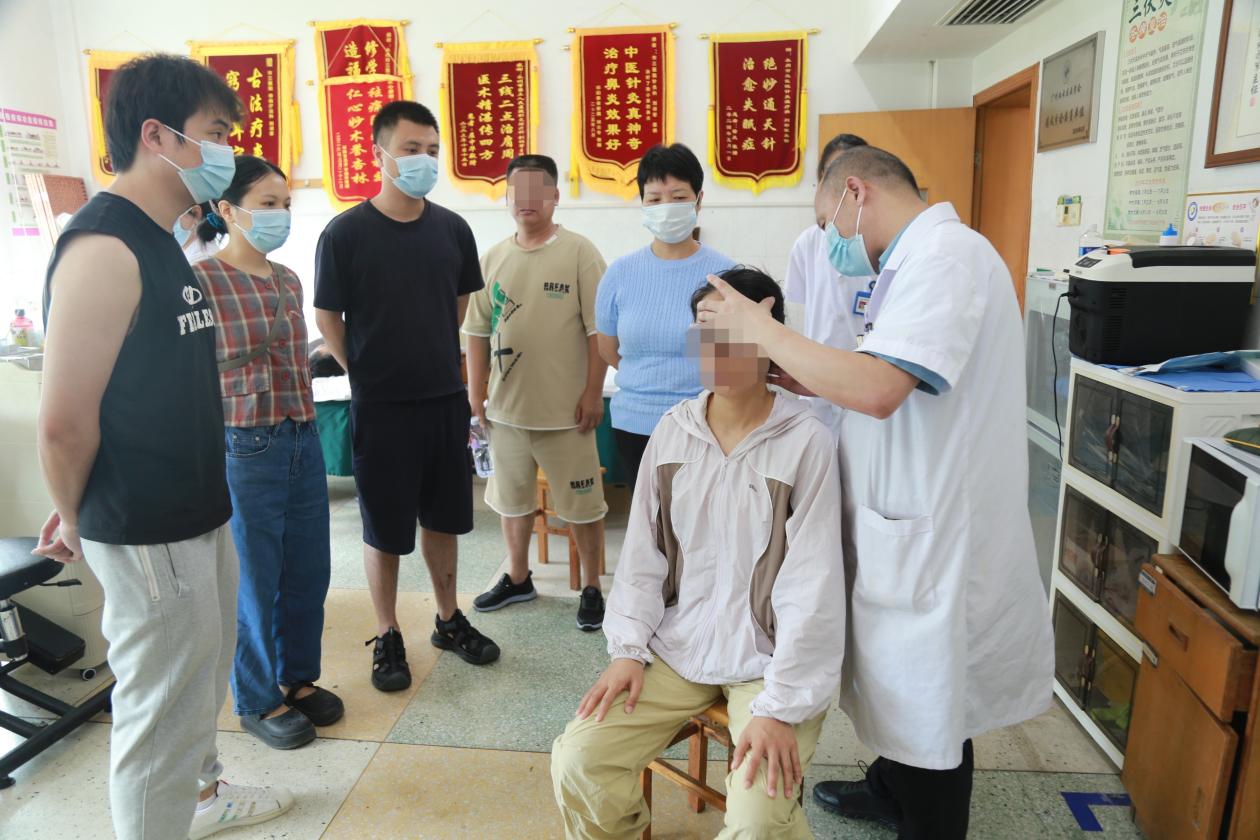 名医相聚互学互鉴 中医瑶医共话发展——彭姝峰、韦爱萍团队莅临永州市三医院传统疗法科交流指导