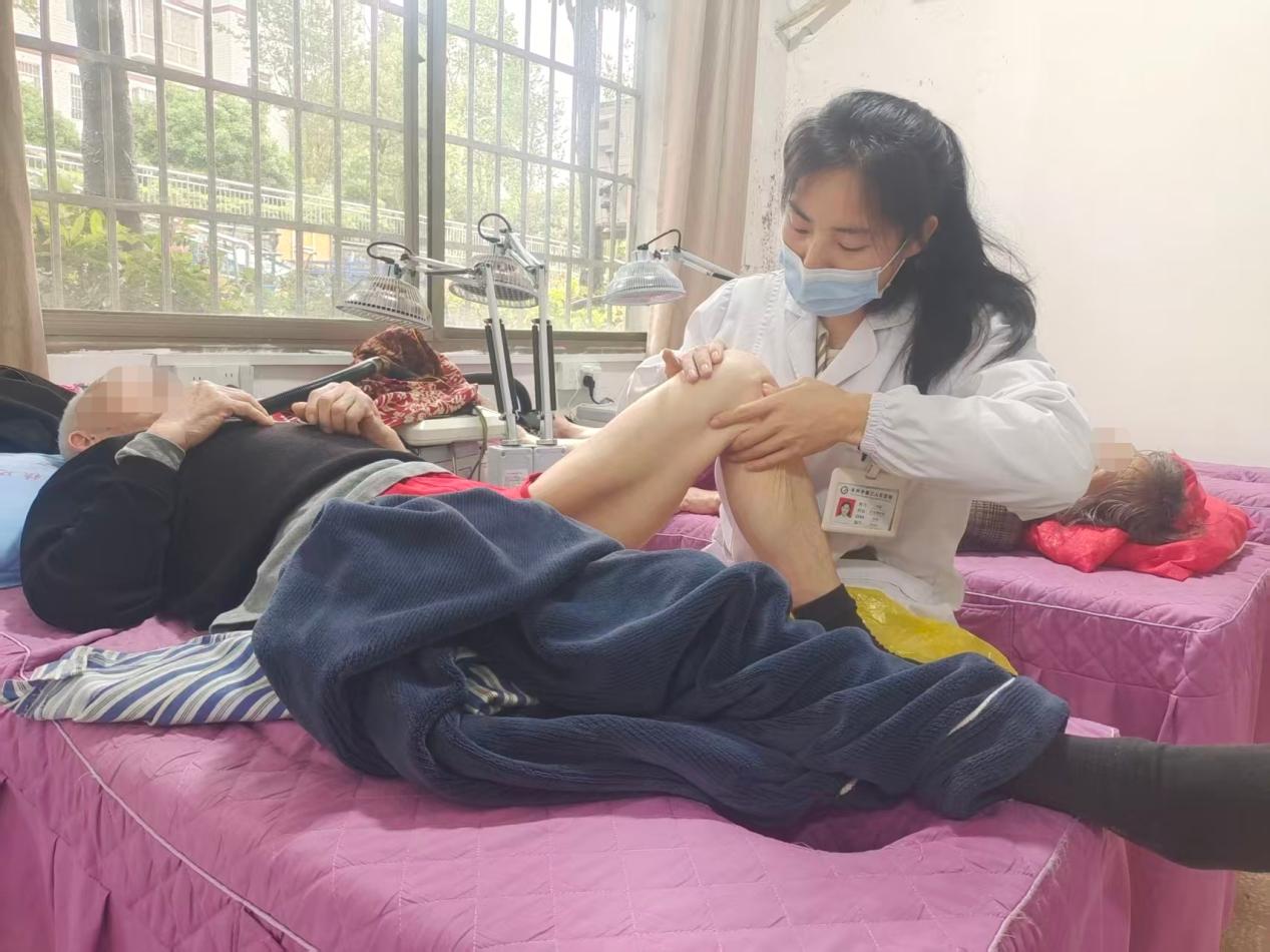 致敬医者｜李静：医者仁心守初心 妙手施治解顽疾