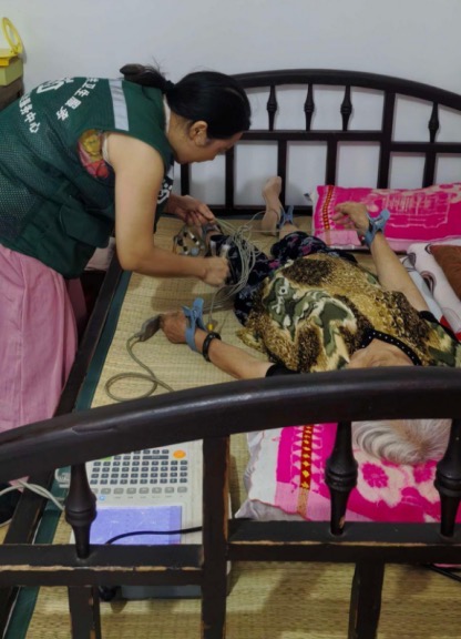冷水滩区菱角山社区卫生服务中心：上门服务送健康 以实干庆祝医师节